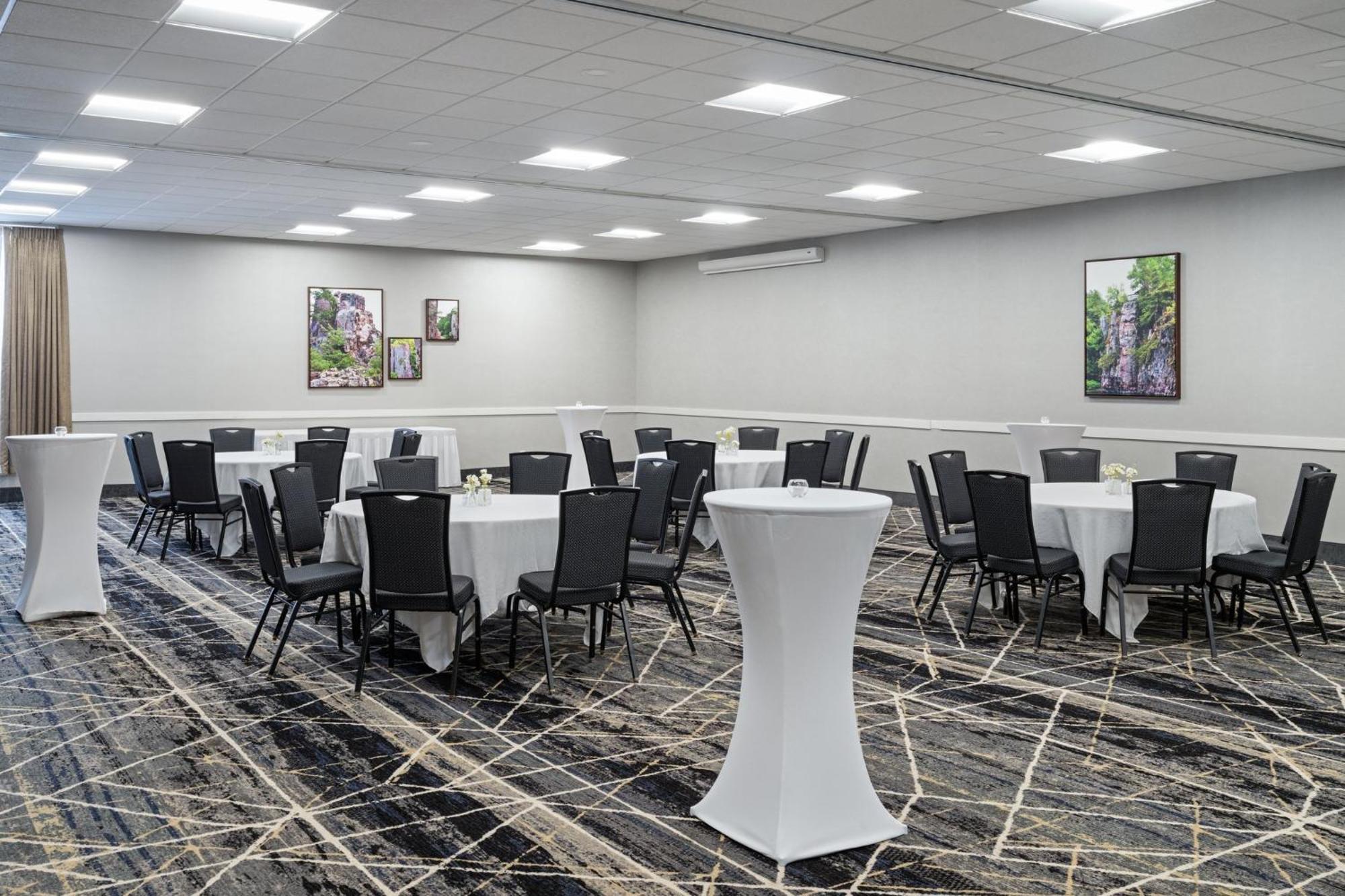 Holiday Inn Sioux Falls-City Center By Ihg Bagian luar foto